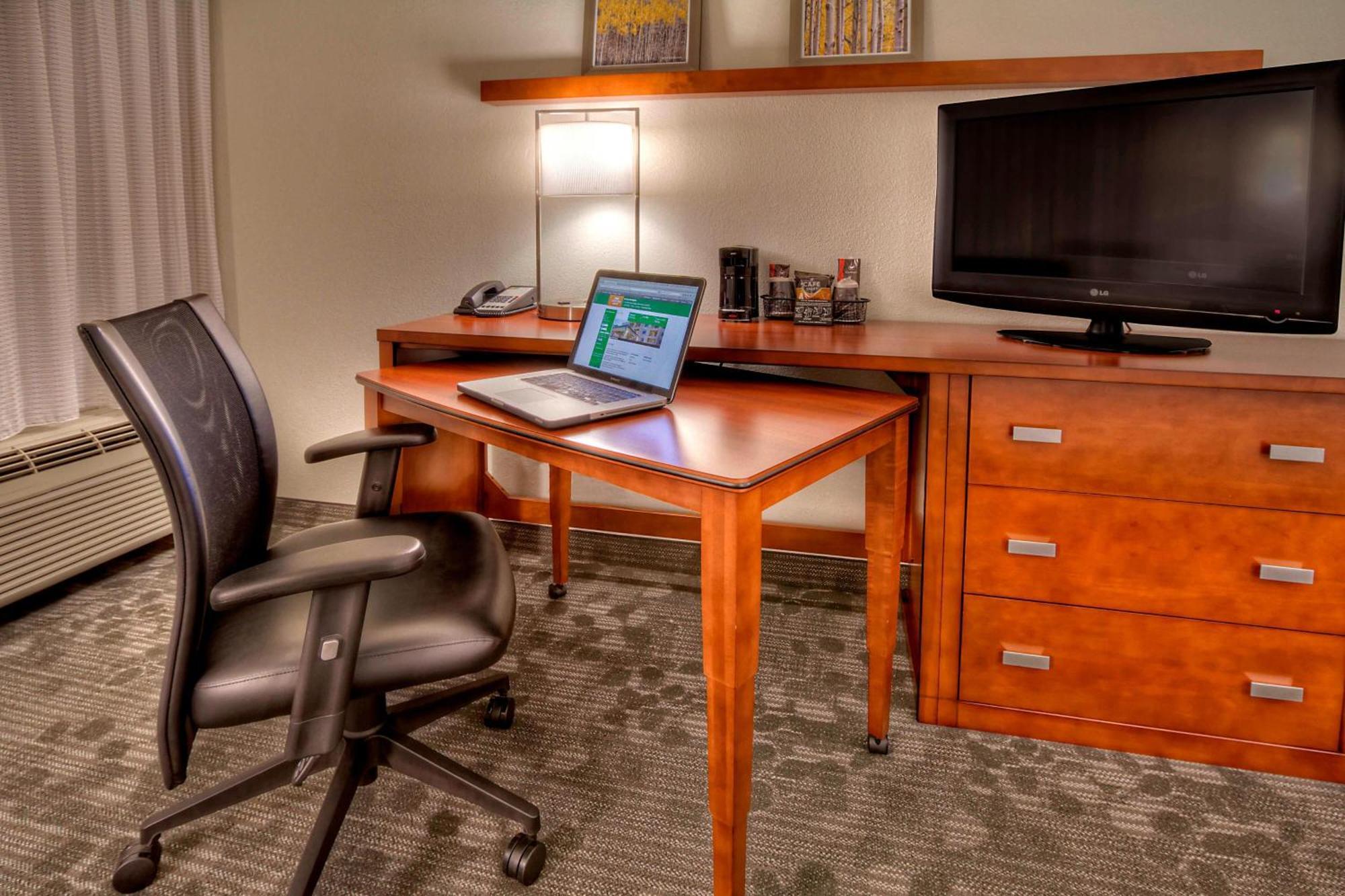 Courtyard By Marriott Burlington Hotel Exterior photo