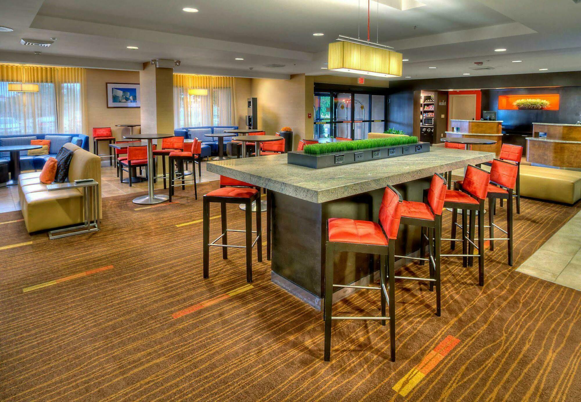 Courtyard By Marriott Burlington Hotel Exterior photo